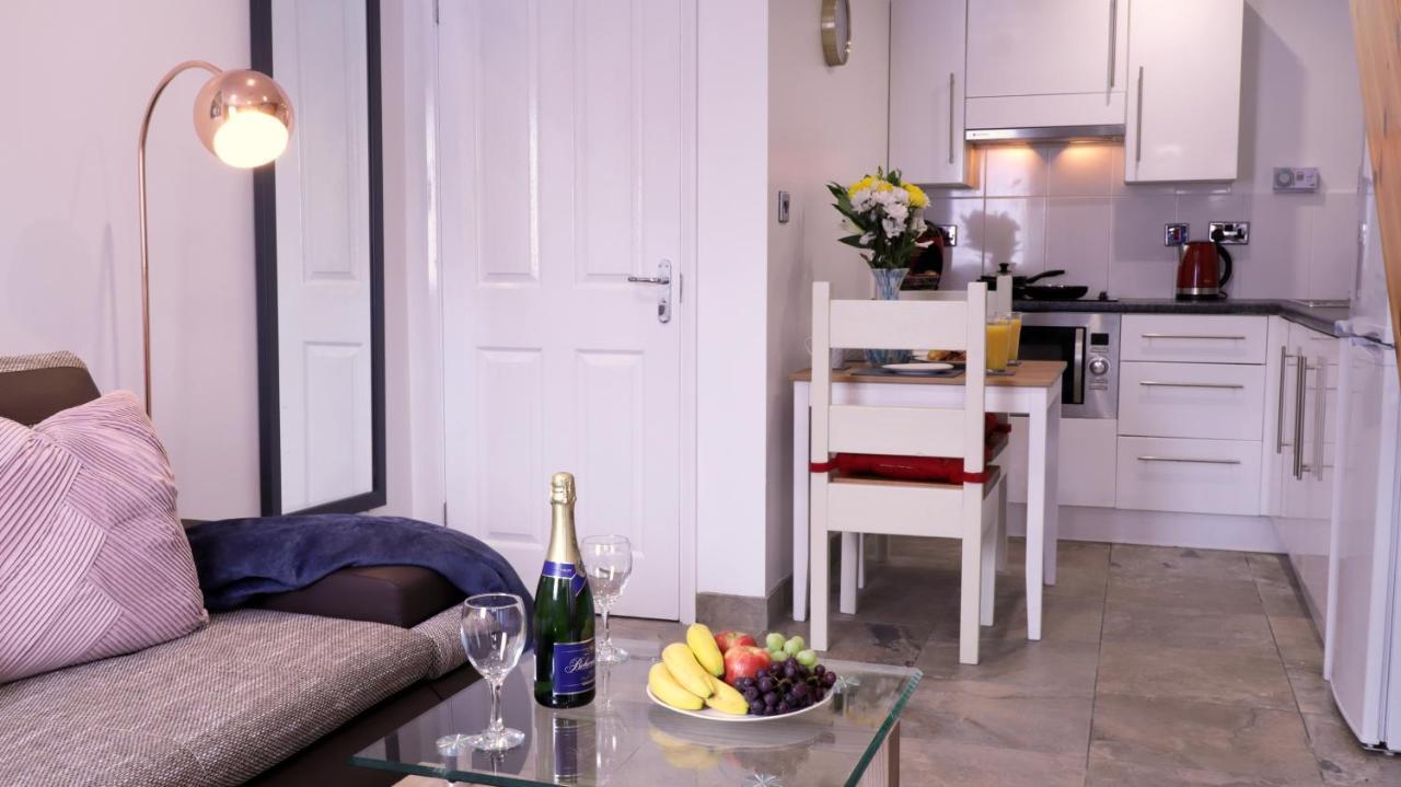 Epicsa - Family & Corporate Stay Mews Apartments With Free Parking CBG Buitenkant foto